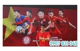 ảnh chụp màn hình băng rôn cổ vũ đá bóng