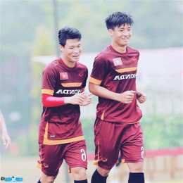 ảnh chụp màn hình bùi tiến dũng cầu thủ bóng đá sinh 1995