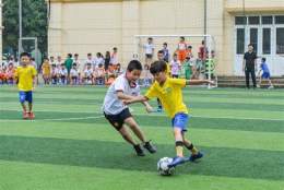 ảnh chụp màn hình học đá bóng trẻ em