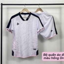 áo đá bóng màu trắng