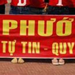 băng rôn cổ vũ đá bóng
