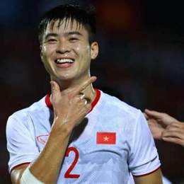 duy mạnh đá bóng