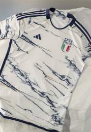 giao diện app adidas áo đá bóng