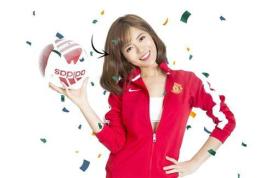 giao diện app ảnh nữ đá bóng che mặt