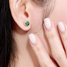 tính năng nổi bật bông tai đính đá